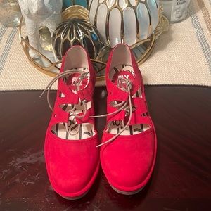 New NoTag Fly London closed toe shoe size 38